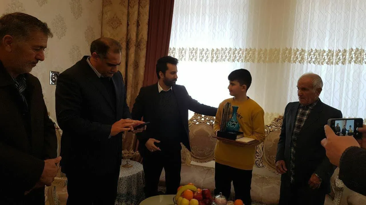 دیدار با خانواده شهید مدافع سلامت عباس انصاری